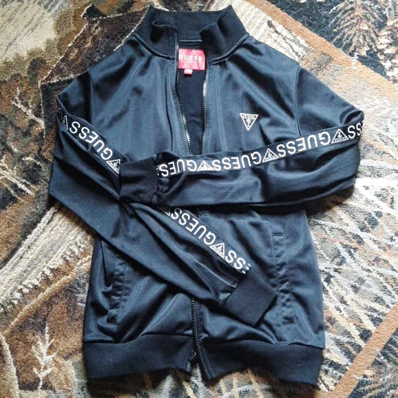 - Guess sweater - Picture 1 of 5